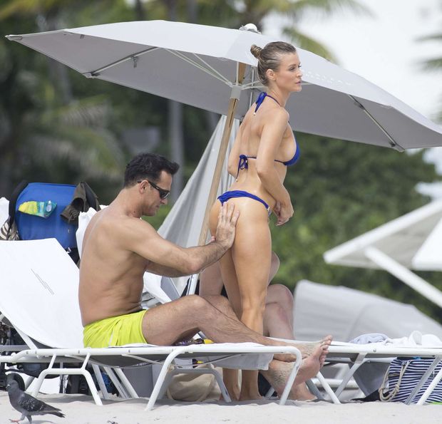 Joanna Krupa bikini public