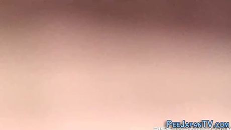 Oriental skank caught pee