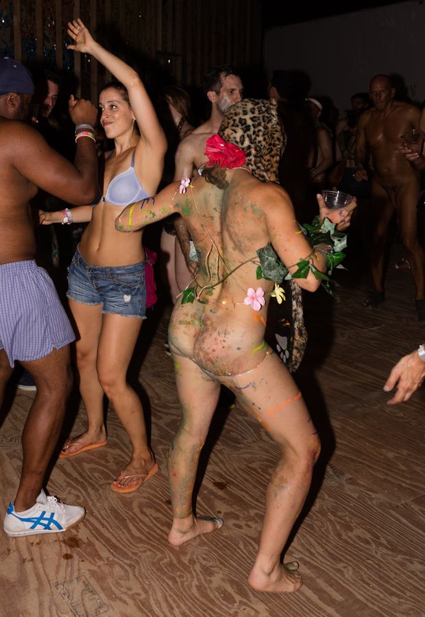 Same cutie as the previous photo - nice butt wiggling on the dance floor