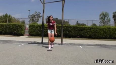 Athletic shebabe Korra Del Rio enjoys interracial fuck