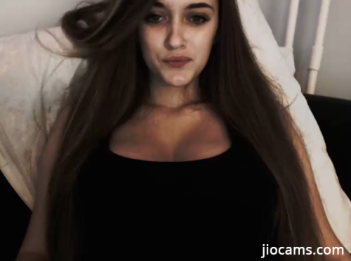 Crystal is about to start her livecam now! Grab her...