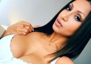 JustFox hot Latina Chick