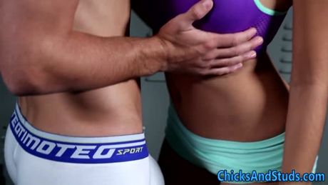 Babe sucks in lockerroom