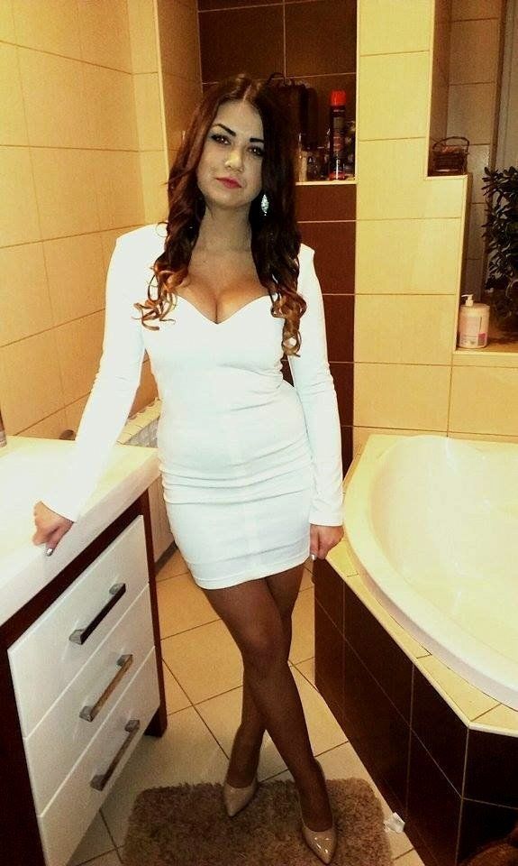 Busty brunette bimbo ready for night out