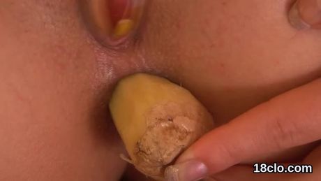 Innocent kitten is gaping spread pussy in closeup and coming