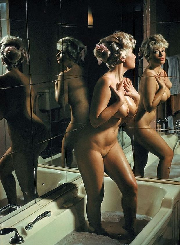 Bathing bombshell