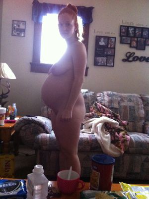 Naked pregnant redhead takes Selfie