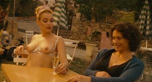 Elise Tielrooy bare breasts