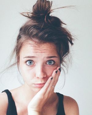 allie.strasza messy bun // messy life