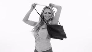 Lindsey Pelas -5/91 -5'3''- 34-22-31''-32F-Bra -105lbs -6-Shoe, Baton Rouge Babe, Deep Wet Oral....Yum! Yum!