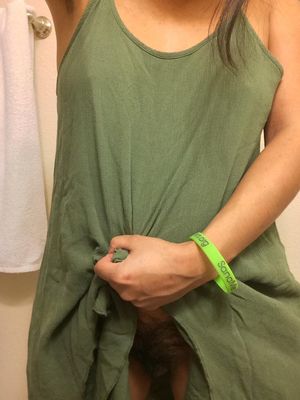 a quick Flash Real Asian Pussy Pic