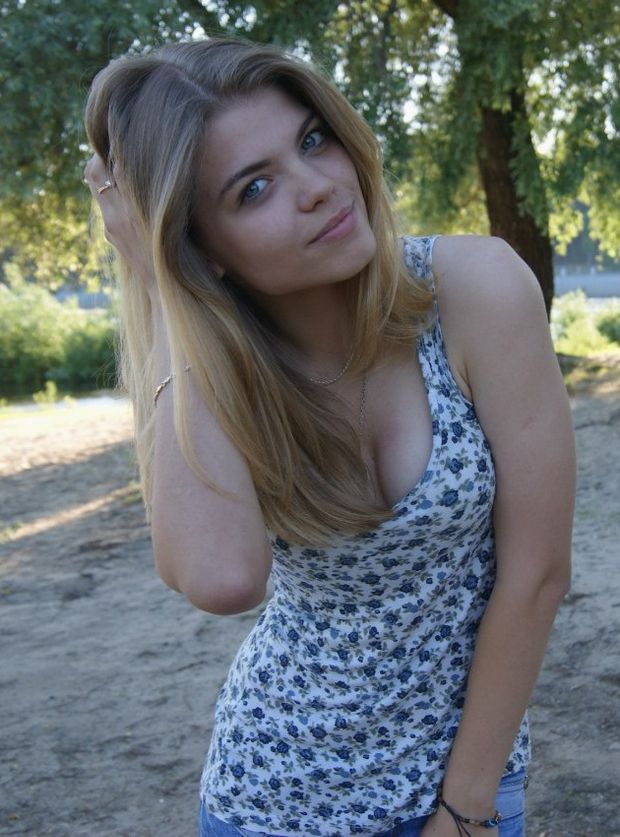 Gorgeous babe