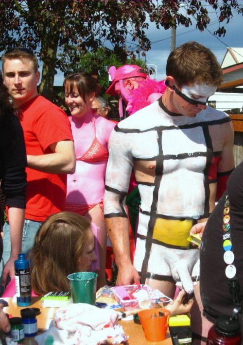 painting his dick