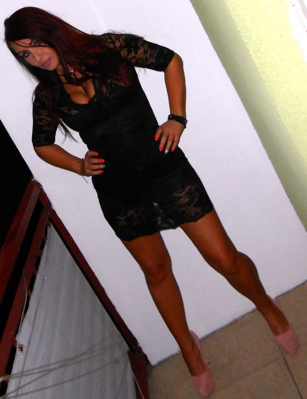 Redhead bimbo in tight lace dress