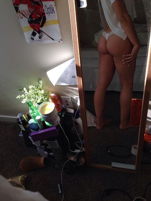 Sexy Big Butt Selfie