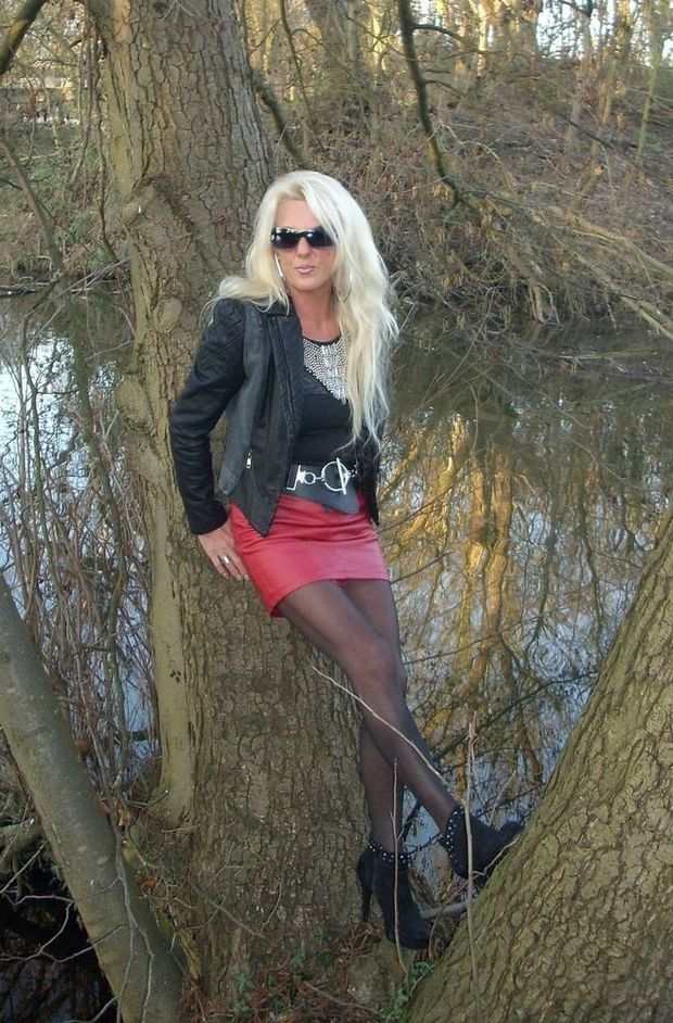Blonde cougar is ready for some cocks