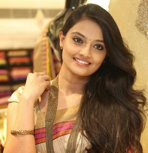 Apne Pati Ko Unke Behen Se Chudawaya - Hindi Sex Story