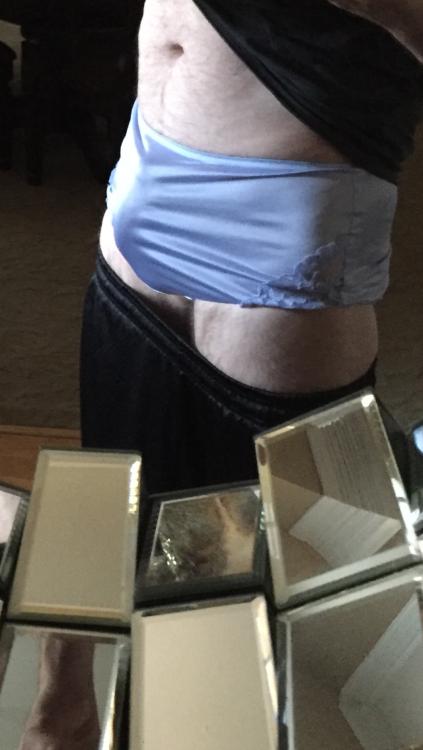 nylonjw:

10/10/15 men need to wear