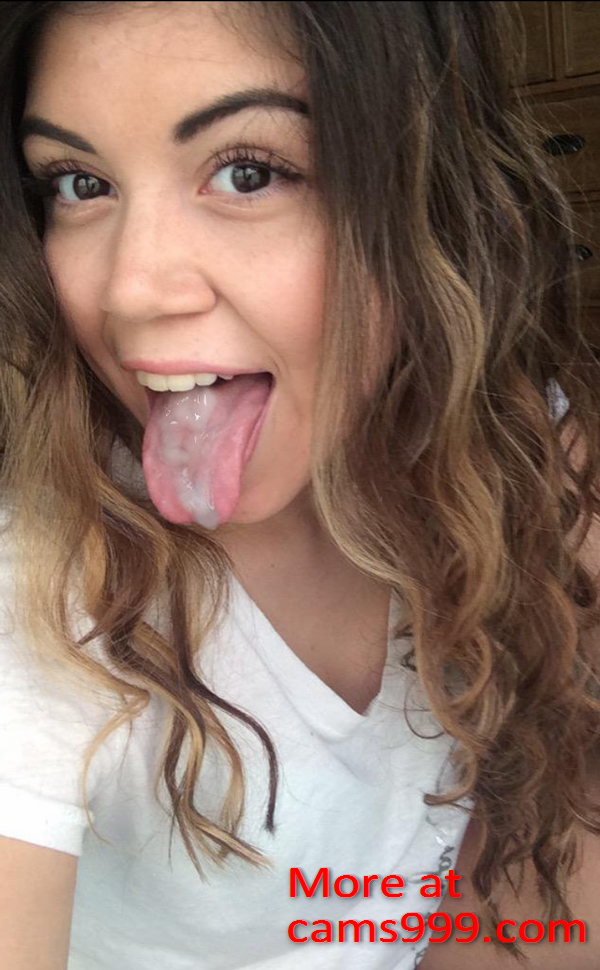 She swallows - cams999.com