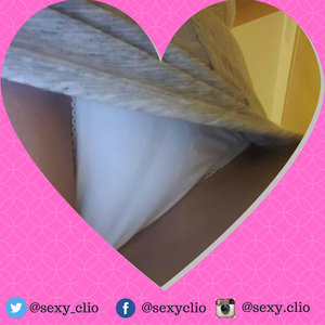 sexy Clio open legs amateur camgirl