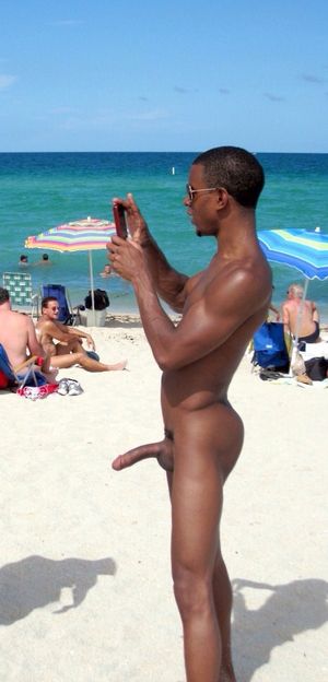 Nobody seems to be noticing this fine fellow defying gravity.