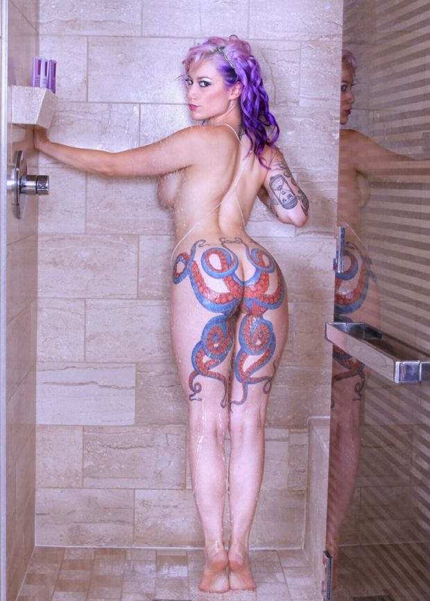 Daizha Morgann in the shower