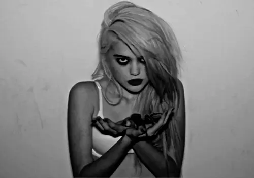 Sky  Ferreira -7/92 -5'6''- 32-25-33''-32B-Bra -118lbs -7-Shoe, Singer/Song Writer - Venice Beach Babe!