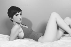 Short haired hottie