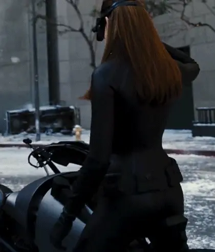 Anne Hathaway - We Know What Her Ass Looks Like, Naked.....Yum! Yum!