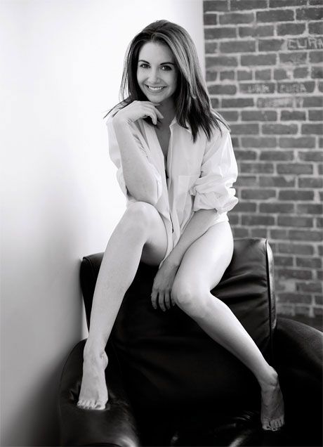 Alison Brie -12/82 -5'3''- Want Her....Kiss! Kiss!