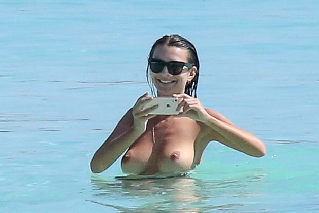 Emily Ratajkowski boobs, paparazzi photo