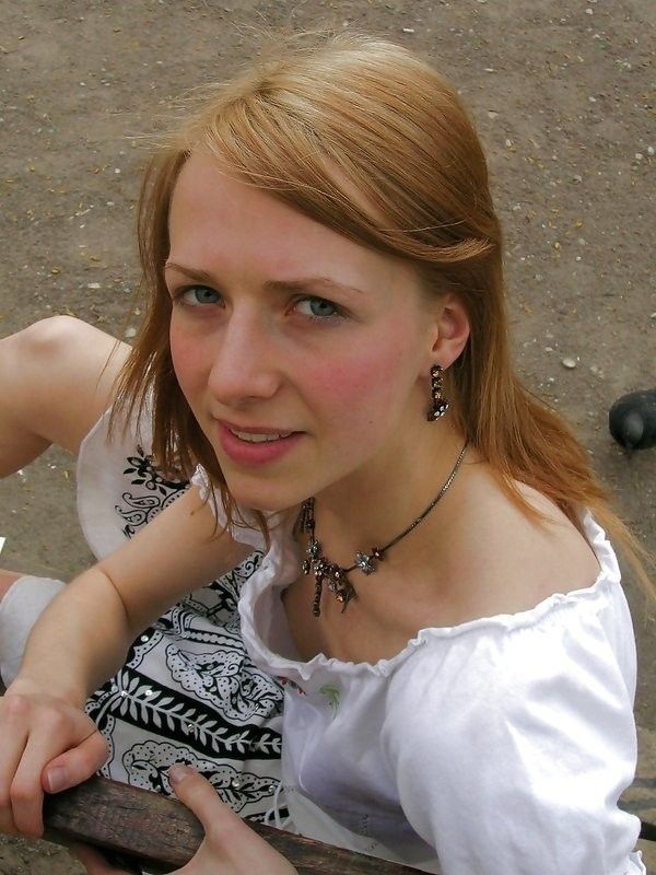 downblouse