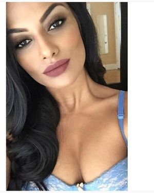 chandrika ravi cleavage selfie