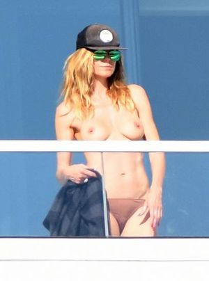 Heidi Klum Boobs Paparazzi Photo