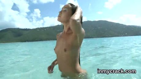 Breathtaking honey is exposing her gaped spread fuckbox in closeup