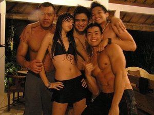 Nia Ramadhani Gangbang