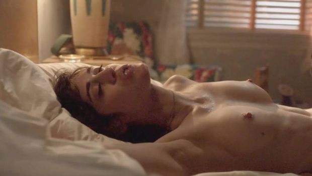 Lizzy Caplan Boobs In Masters Of Sex