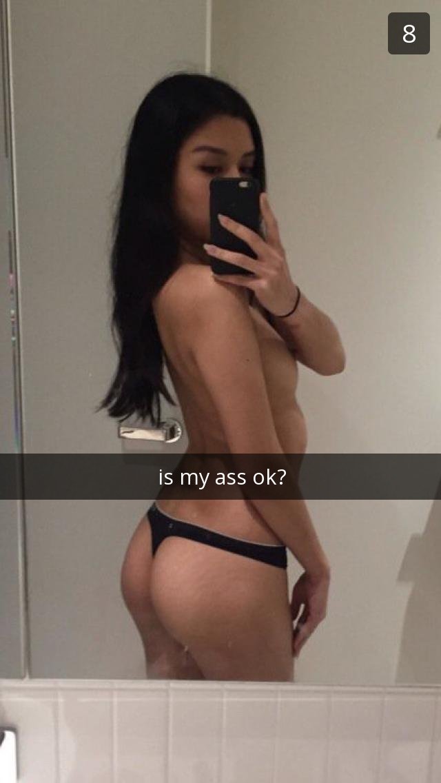 Teen Flashing Booty on Snap
