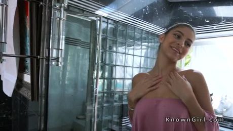 Sex tape with amateur girlfriend in bathroom