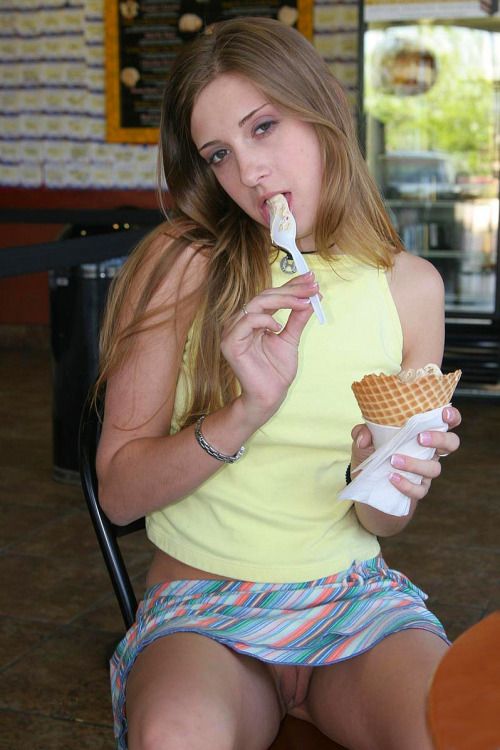 Upskirt skirt