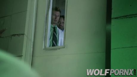 Watch out for a fierce delinquent, the crazy but sexy Harley Quinn who wants to have sex with the officers who review his case, her plan is