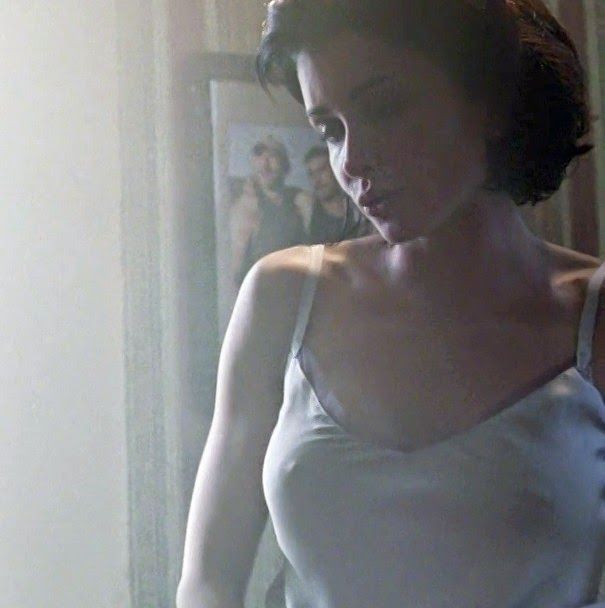 Jenifer bartoli nue gifsFAKES The Voice Gala du Artist gif short?