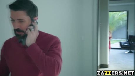 Jessa Rhodes spreads her legs wide open