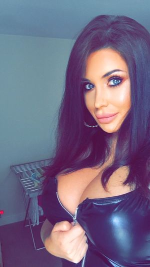 Huge fake tits, huge dick sucking lips. Perfect bimbo fuck doll.