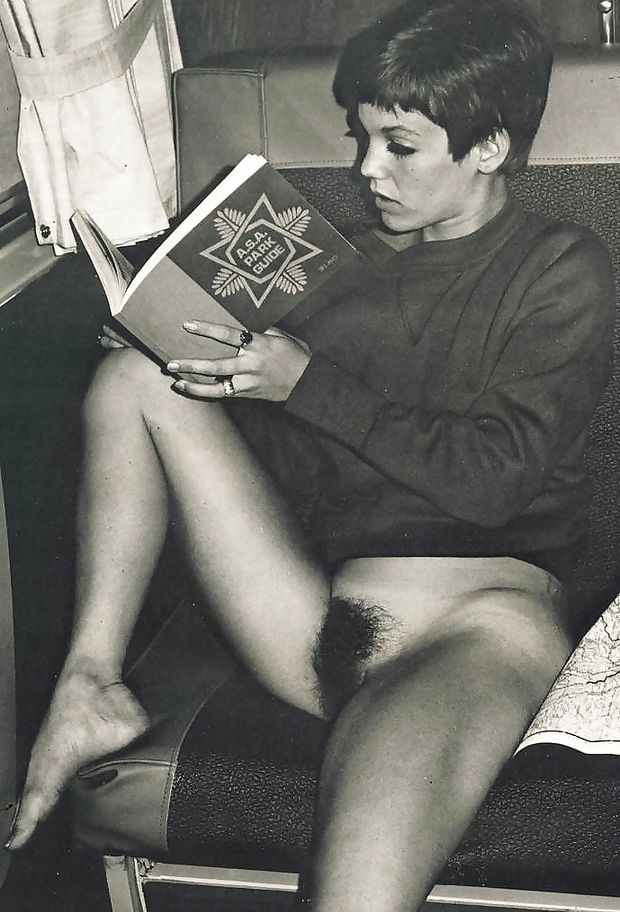 Reading Nude