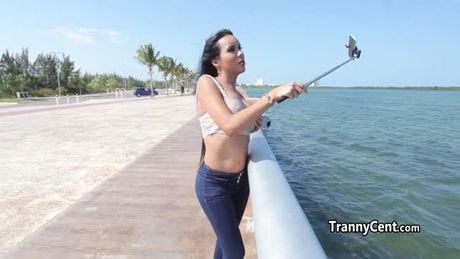 Sexy shemale cumming solo