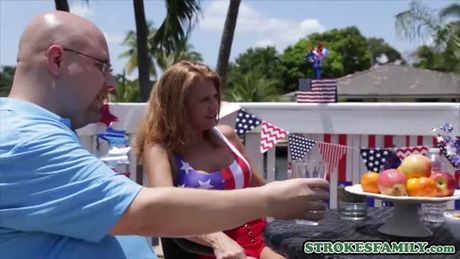 Teen siblings celebrate independence day with a quick fuck