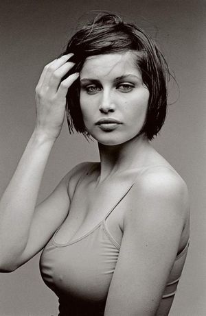 Laetitia Casta non nude short hair