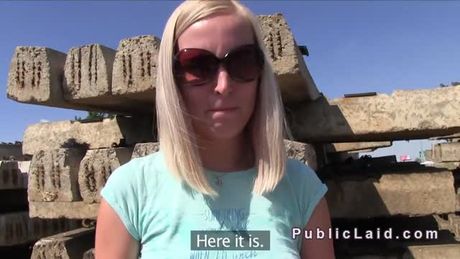 Dity blonde amateur anal bangs outdoors