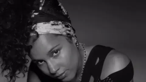 Alicia Keys....Without Make-Up.....Sweet!